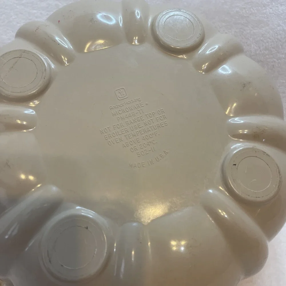 Vintage Tan Plastic Gelatin Mold Bowl Kitchen Baking‎ Ware Fluted Design